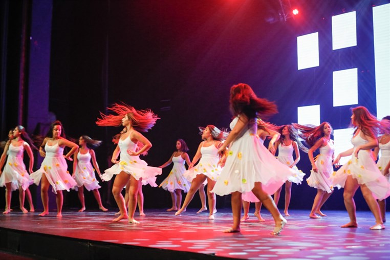Tribe Dance Hold Your Dream 